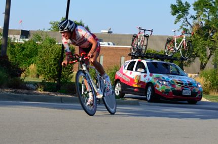 Serious cyclist in TOEG race