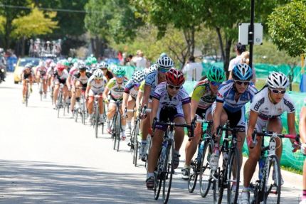 Large group of women cyclists at TOEG