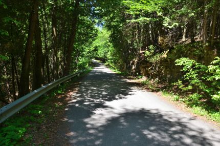 Steep hill on Sunset Trail road